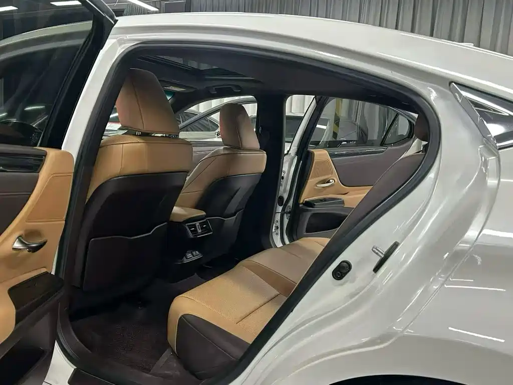 Lexus ES — миниатюра 6