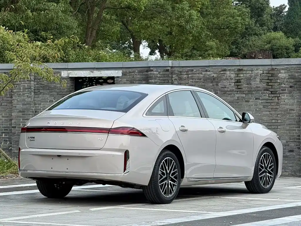Roewe M7 DMH — миниатюра 4