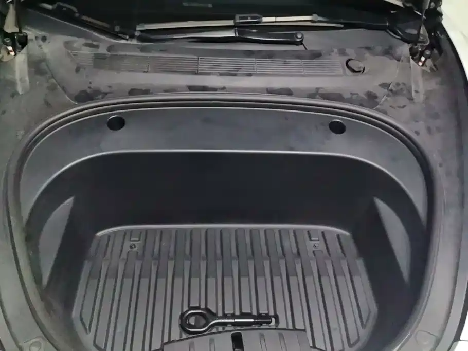 Tesla Model 3 — миниатюра 10