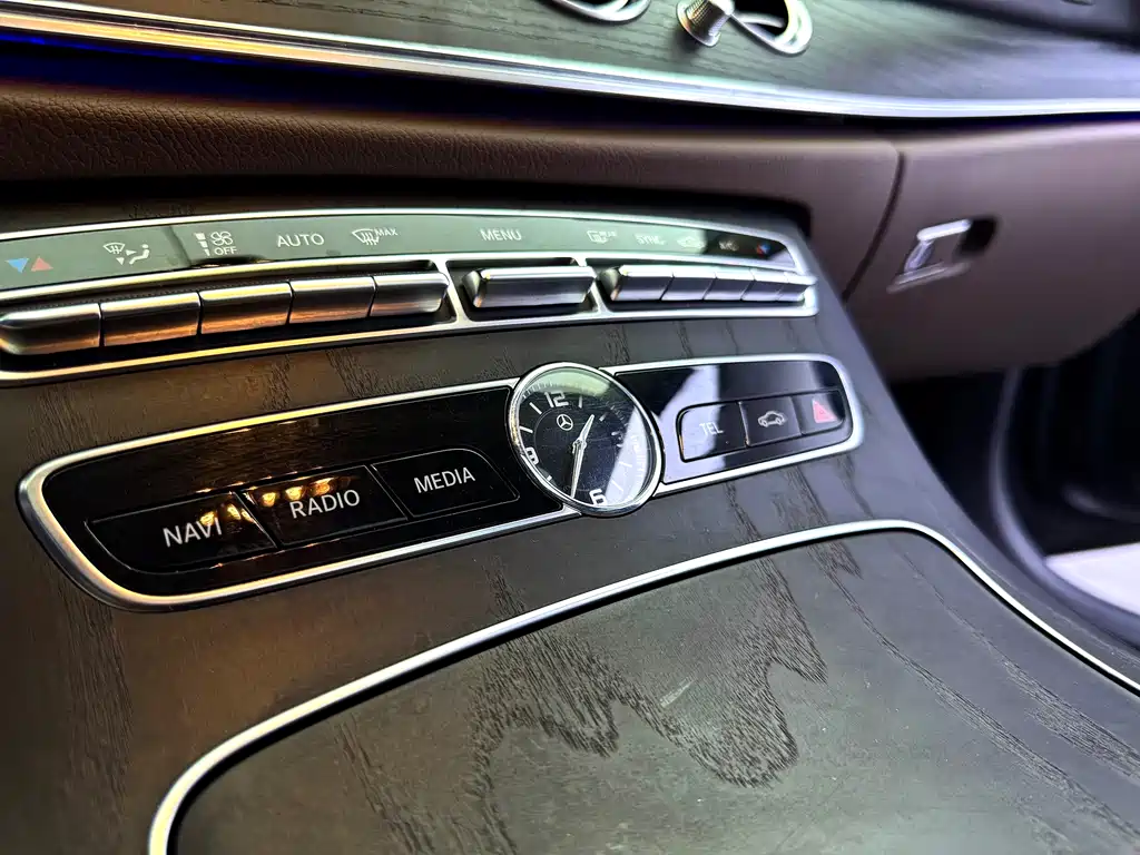 Mercedes-Benz E-Class — миниатюра 25