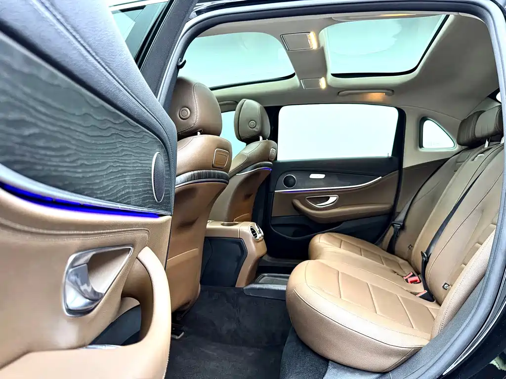 Mercedes-Benz E-Class — миниатюра 18