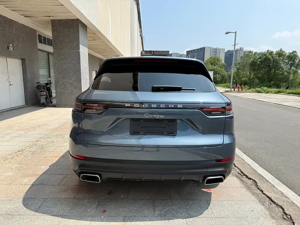 Porsche Cayenne — миниатюра 7
