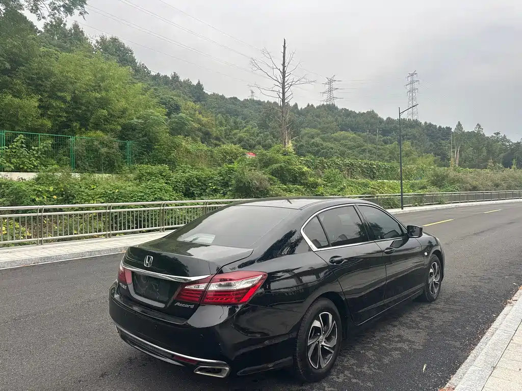 Honda Accord — миниатюра 6