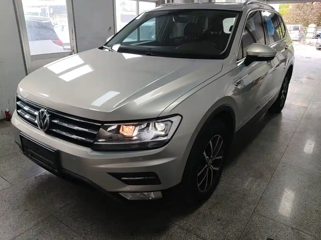 Volkswagen Tiguan L — миниатюра 2