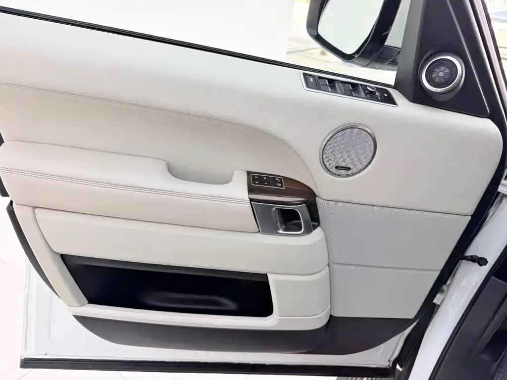 Land Rover Range Rover — миниатюра 5