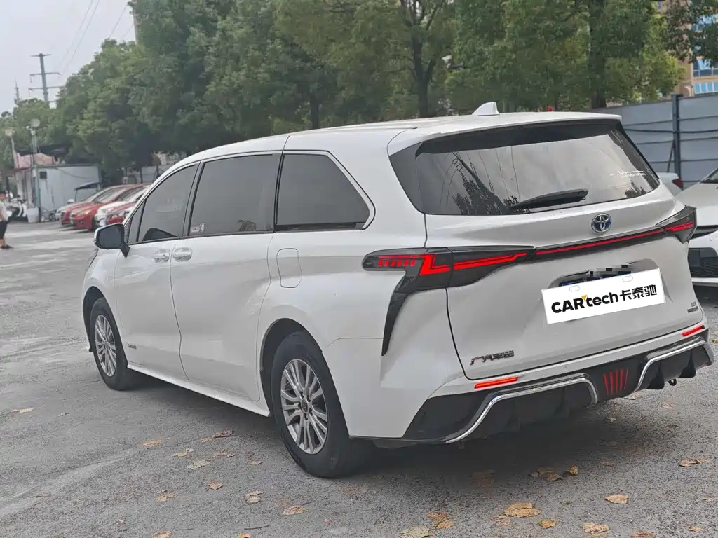 Toyota Sienna — миниатюра 3
