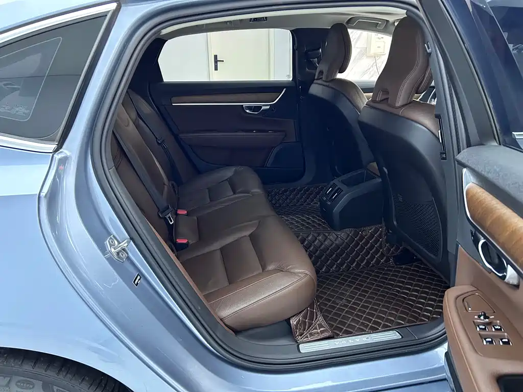 Volvo S90 — миниатюра 12