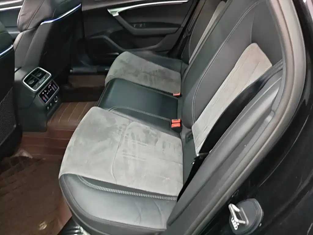 Audi A6L New Energy — миниатюра 17
