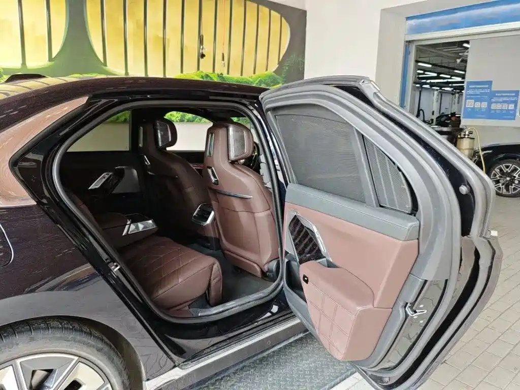 BMW 7 Series — миниатюра 5