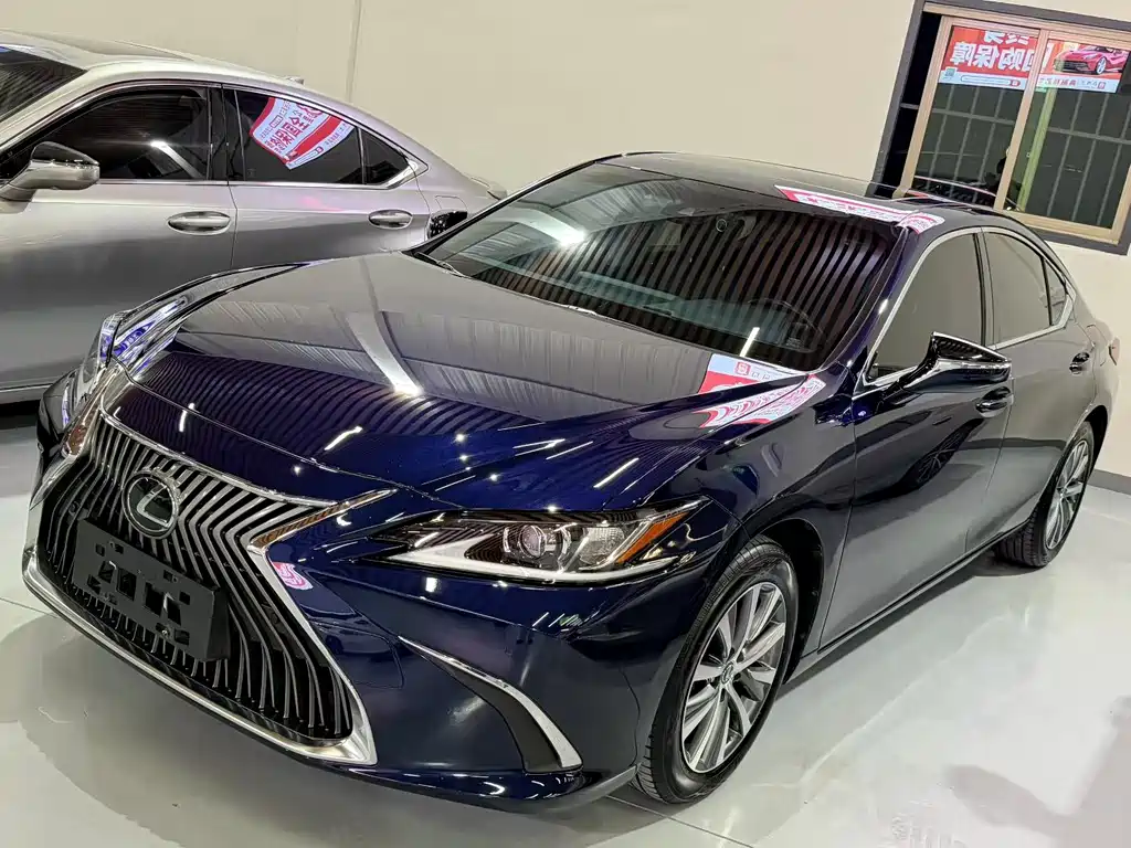 Lexus ES 2021