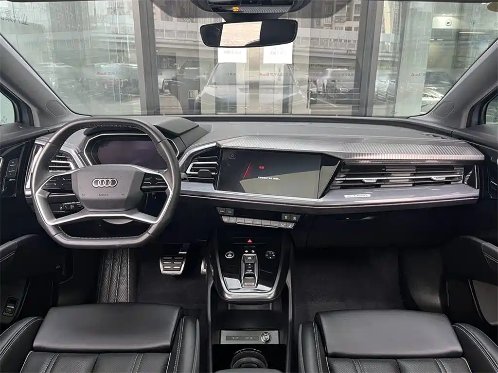 AUDI Q4 E TRON