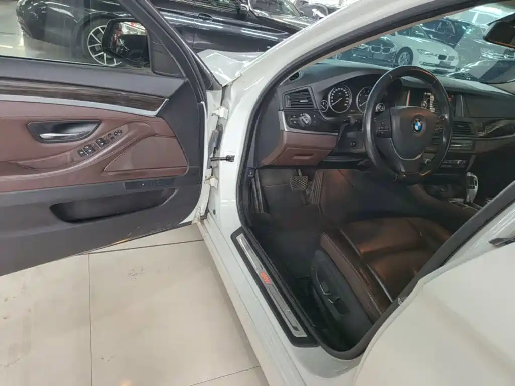 BMW 5 Series — миниатюра 16