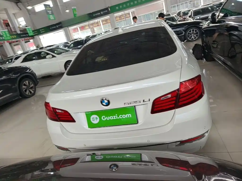 BMW 5 Series — миниатюра 6