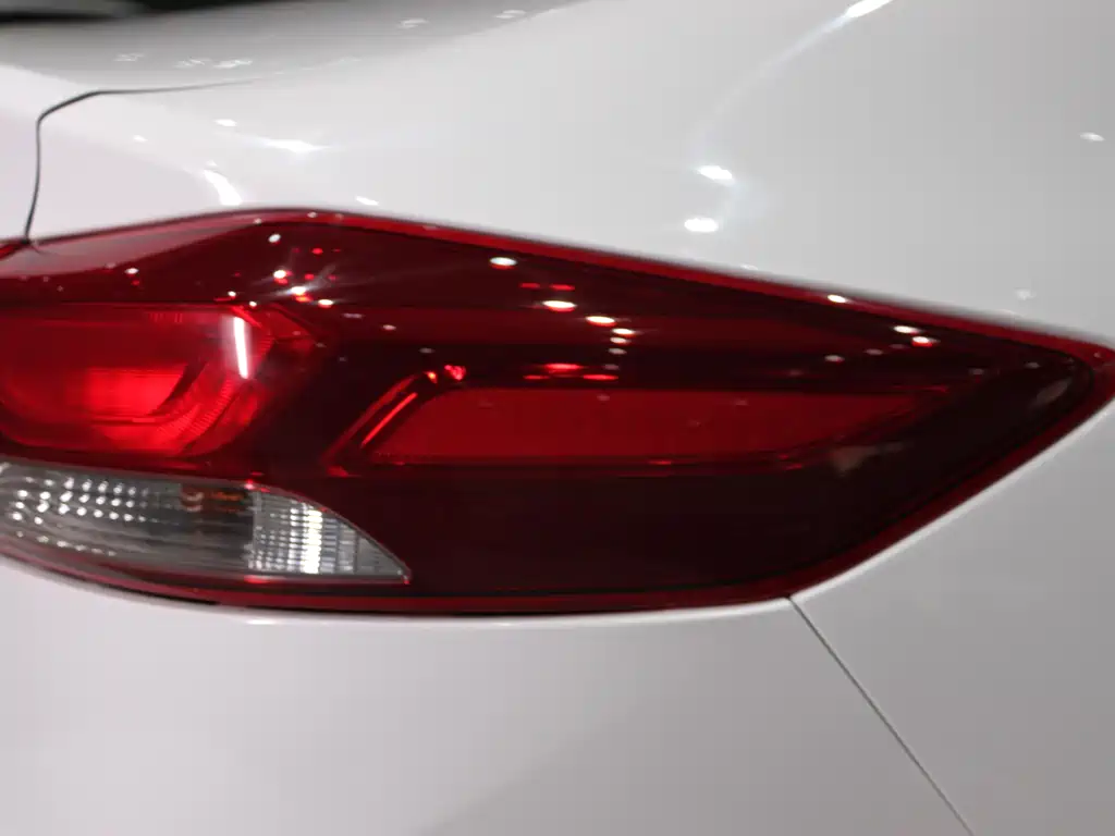 Hyundai Elantra - фото 7