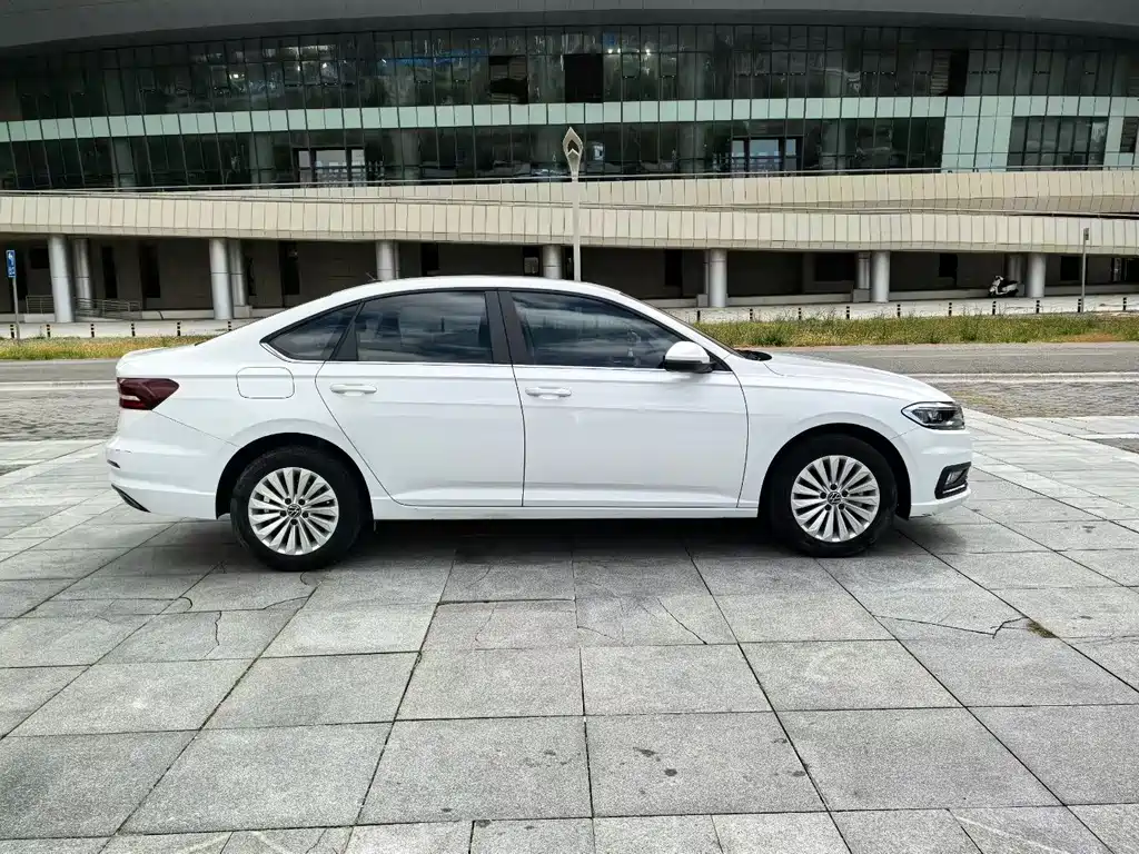Volkswagen Lavida — миниатюра 6