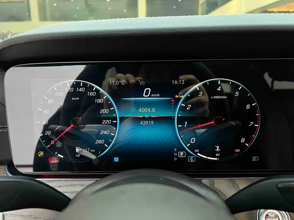 MERCEDES-BENZ E CLASS