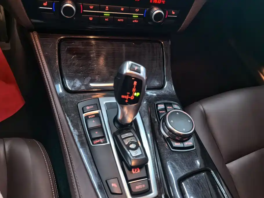 BMW 5 Series — миниатюра 16