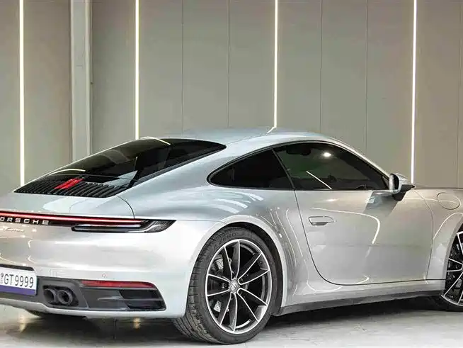 PORSCHE 911