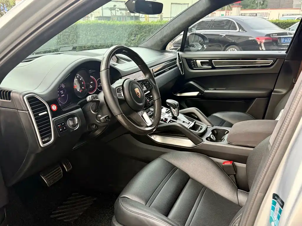 Porsche Cayenne — миниатюра 7