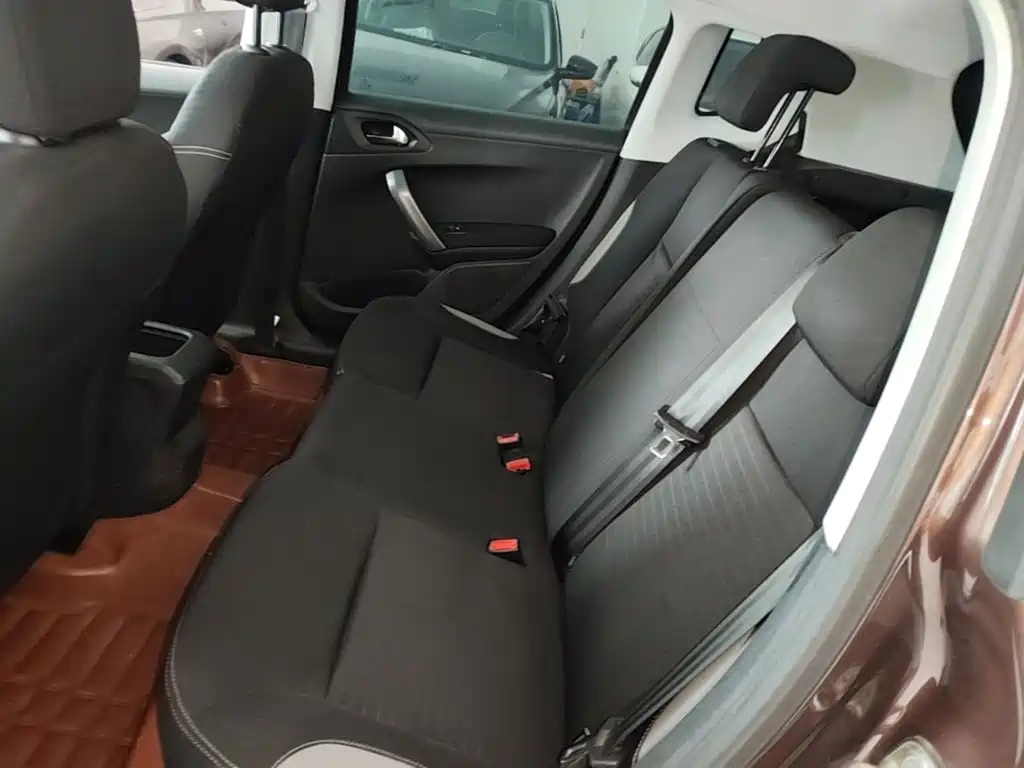 Peugeot 2008 — миниатюра 17