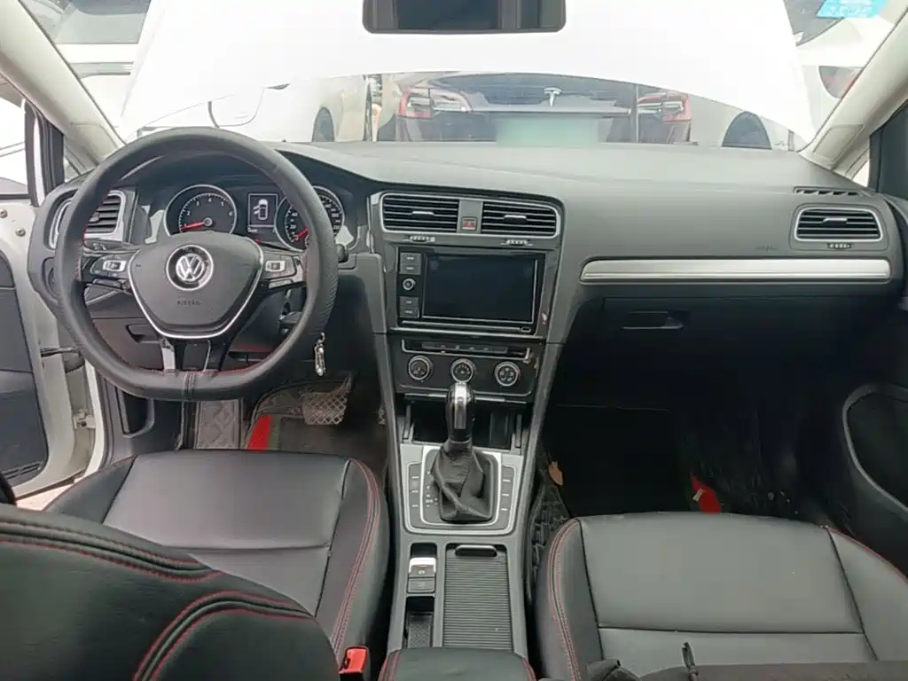 Volkswagen Golf — миниатюра 10