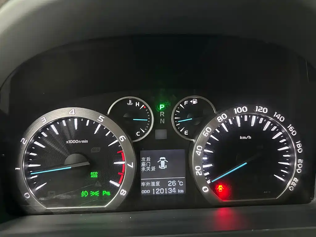 Toyota Alphard — миниатюра 19