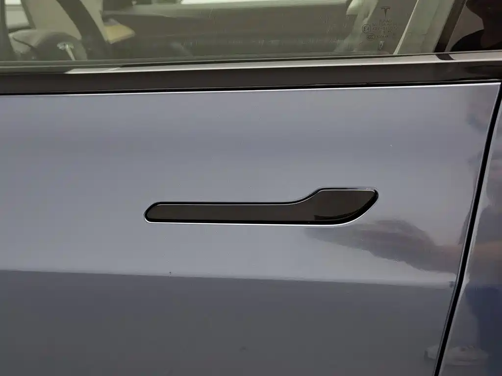 Tesla Model 3 — миниатюра 18