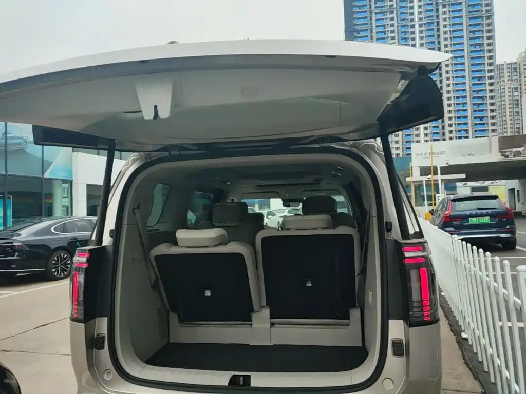 Volvo EM90 — миниатюра 19