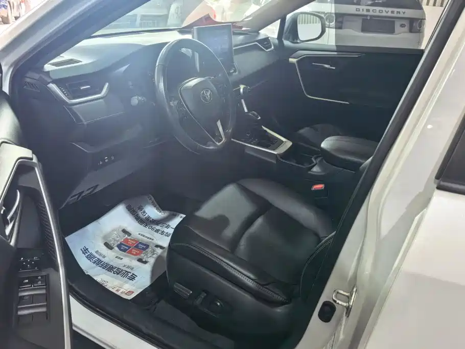 Toyota RAV4 — миниатюра 9