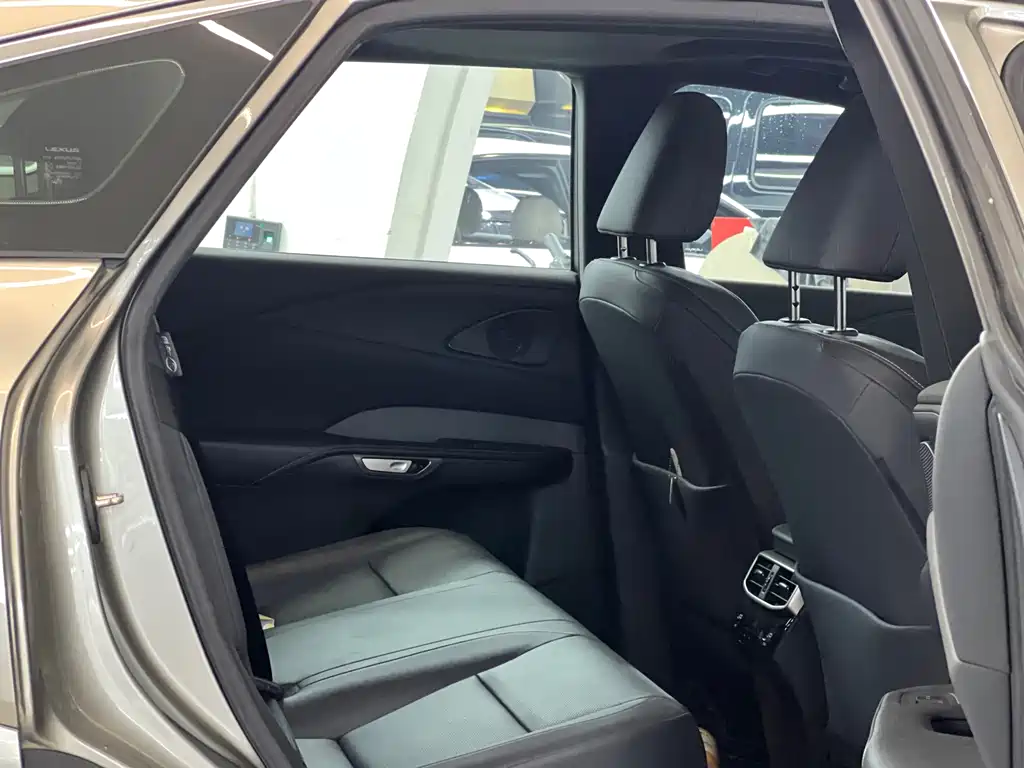 Lexus RX — миниатюра 12