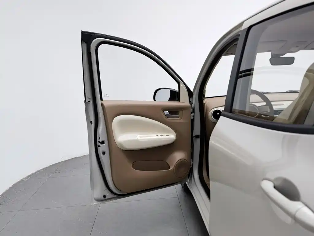 Wuling MINIEV — миниатюра 8