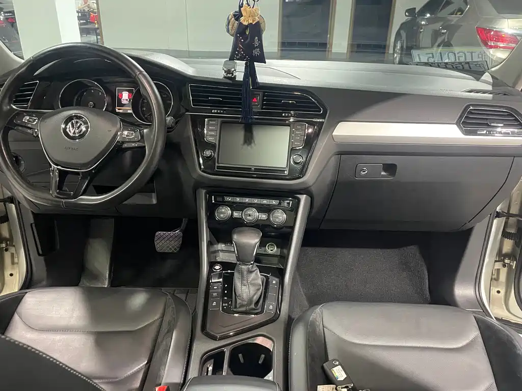 Volkswagen Tiguan L — миниатюра 11