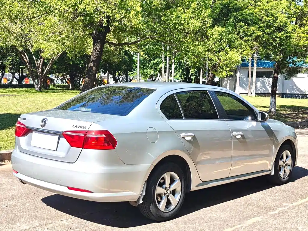 Volkswagen Lavida 2013 1.6L AT
