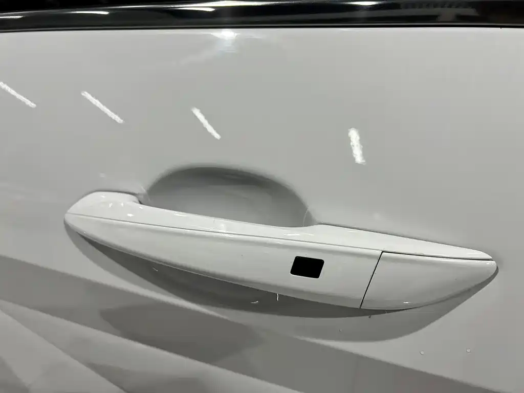 Hyundai Elantra — миниатюра 13