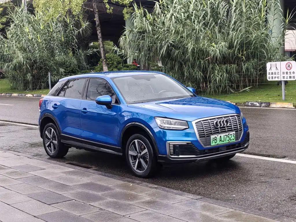 Audi Q2L e-tron — миниатюра 3