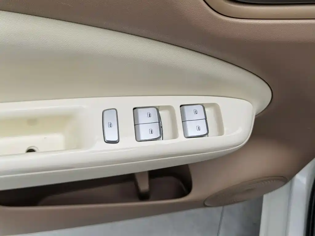 Wuling MINIEV — миниатюра 9