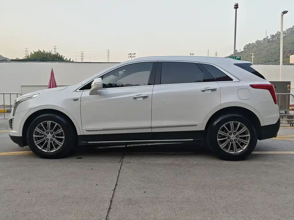 CADILLAC XT5