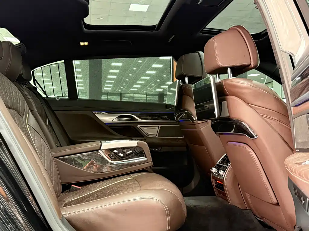 BMW 7 Series — миниатюра 16