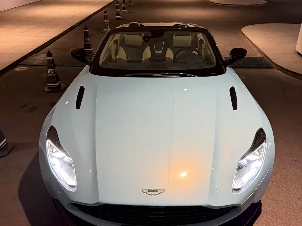 Aston Martin DB11 — миниатюра 2