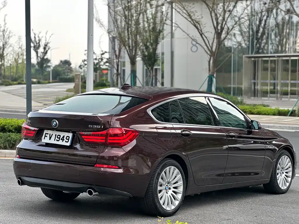BMW 5 Series GT — миниатюра 5