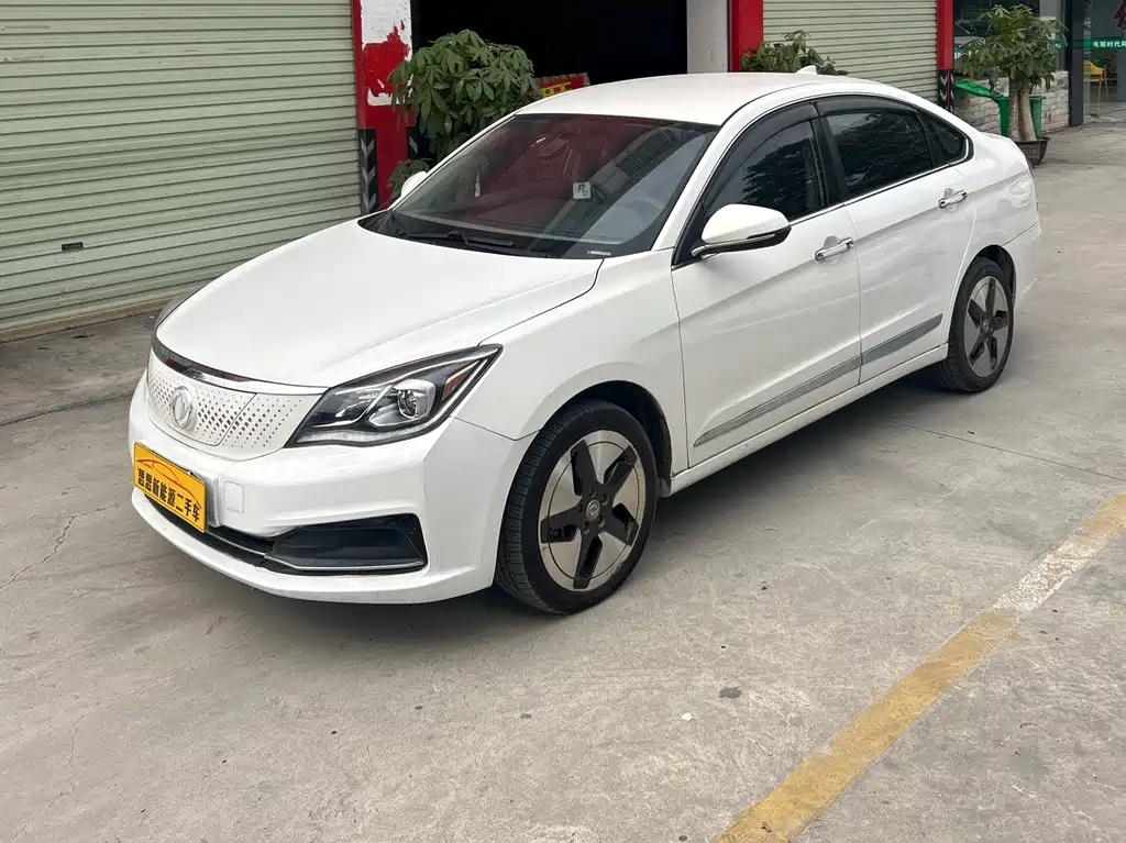 DONGFENG E70