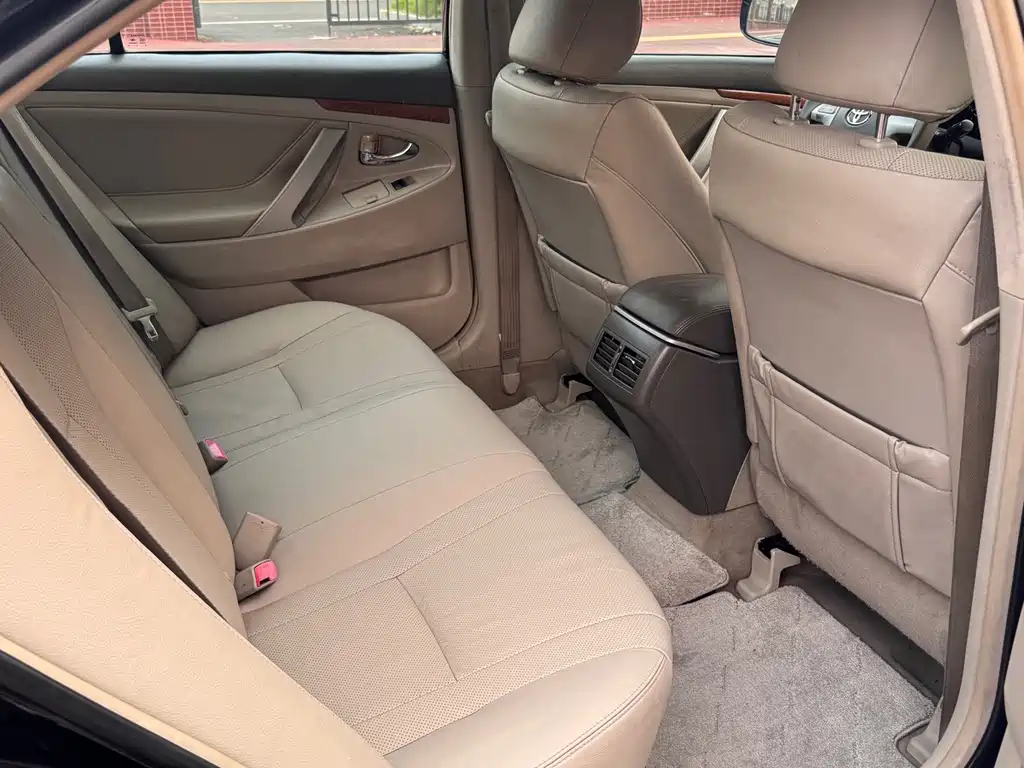 Toyota Camry — миниатюра 11