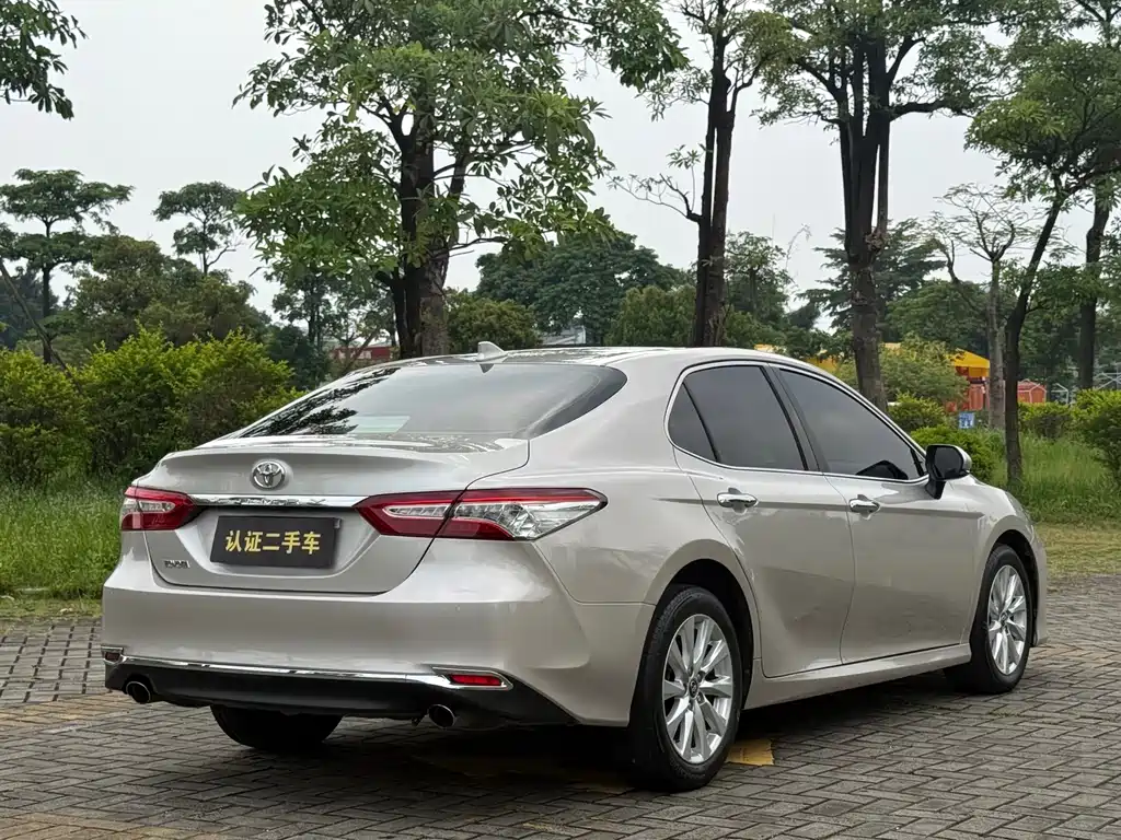 Toyota Camry — миниатюра 15