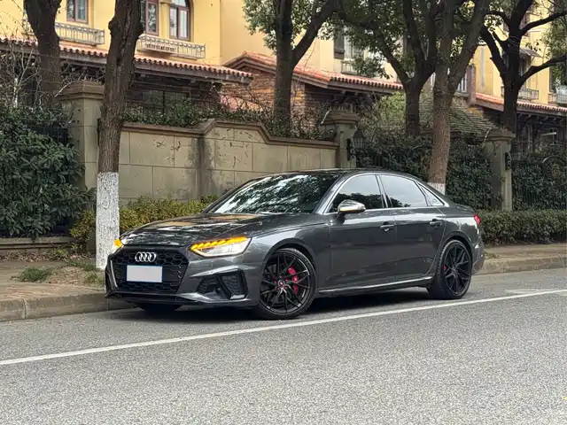 AUDI S4