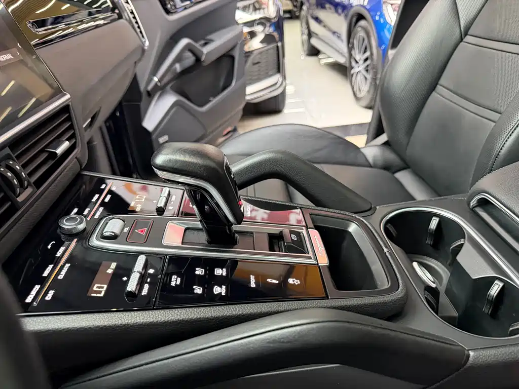 Porsche Cayenne — миниатюра 16