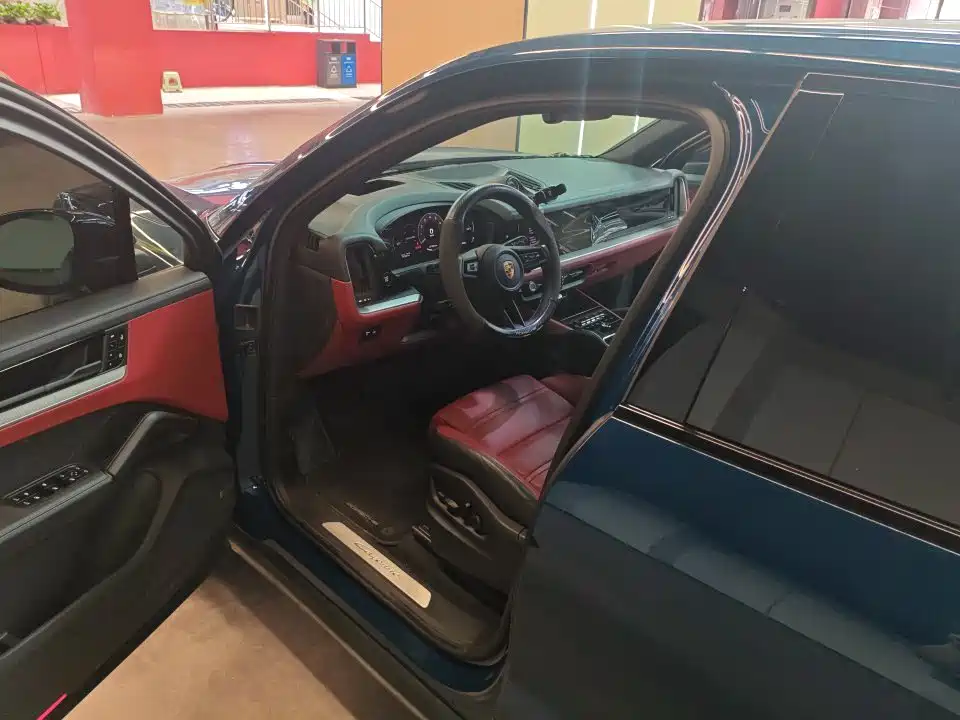 Porsche Cayenne — миниатюра 6