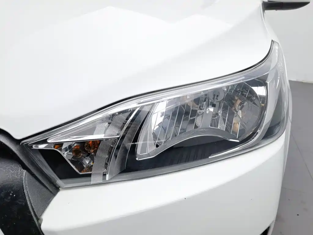 Toyota Yaris L — миниатюра 7
