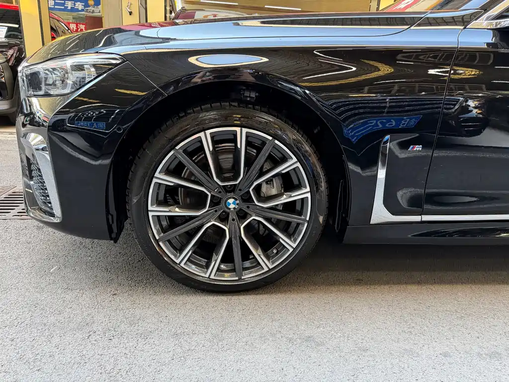 BMW 7 Series — миниатюра 33