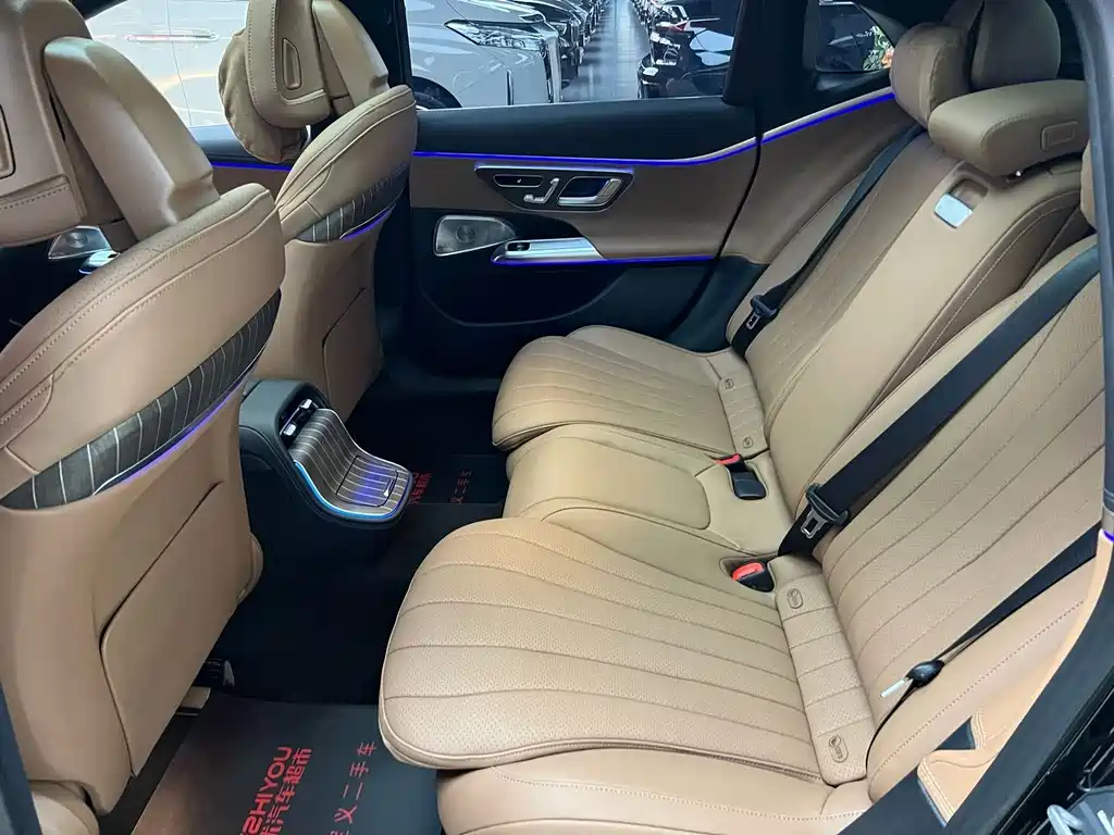 Mercedes-Benz E-Class — миниатюра 10