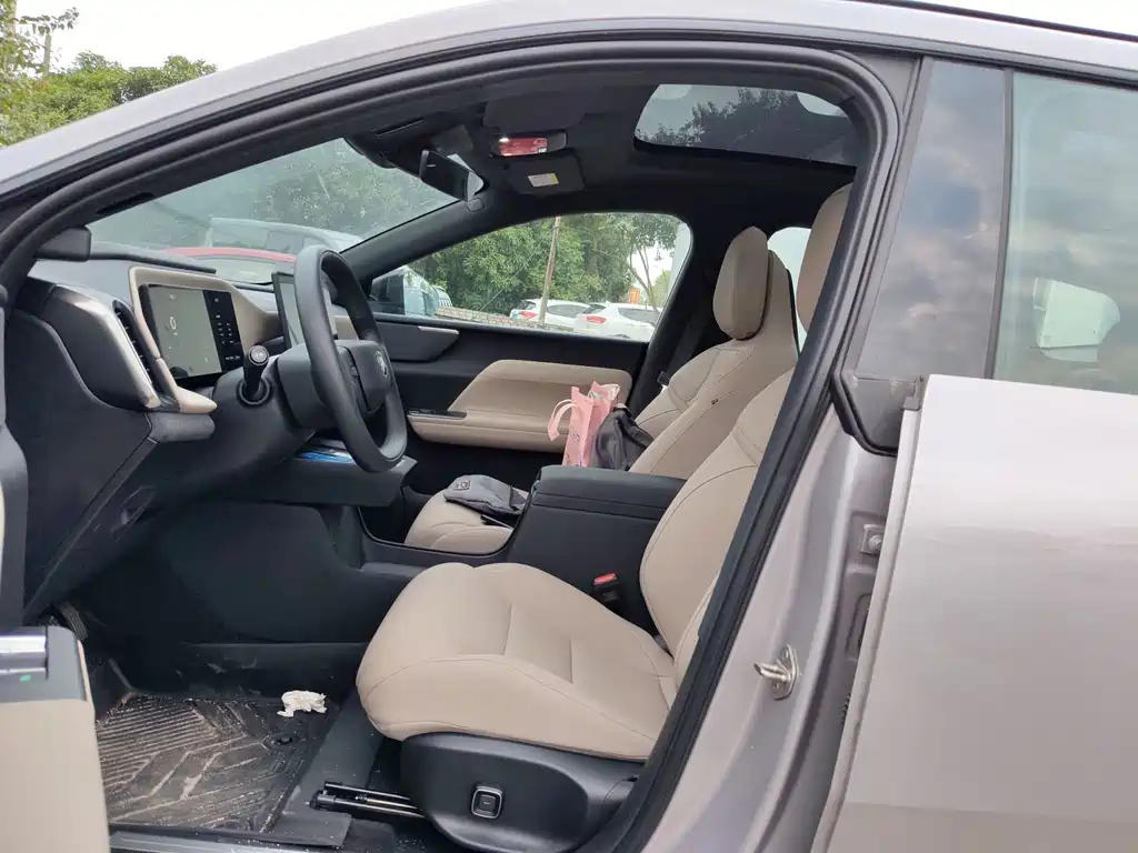 Volvo гибрид Volvo XC70 plug-in — миниатюра 2